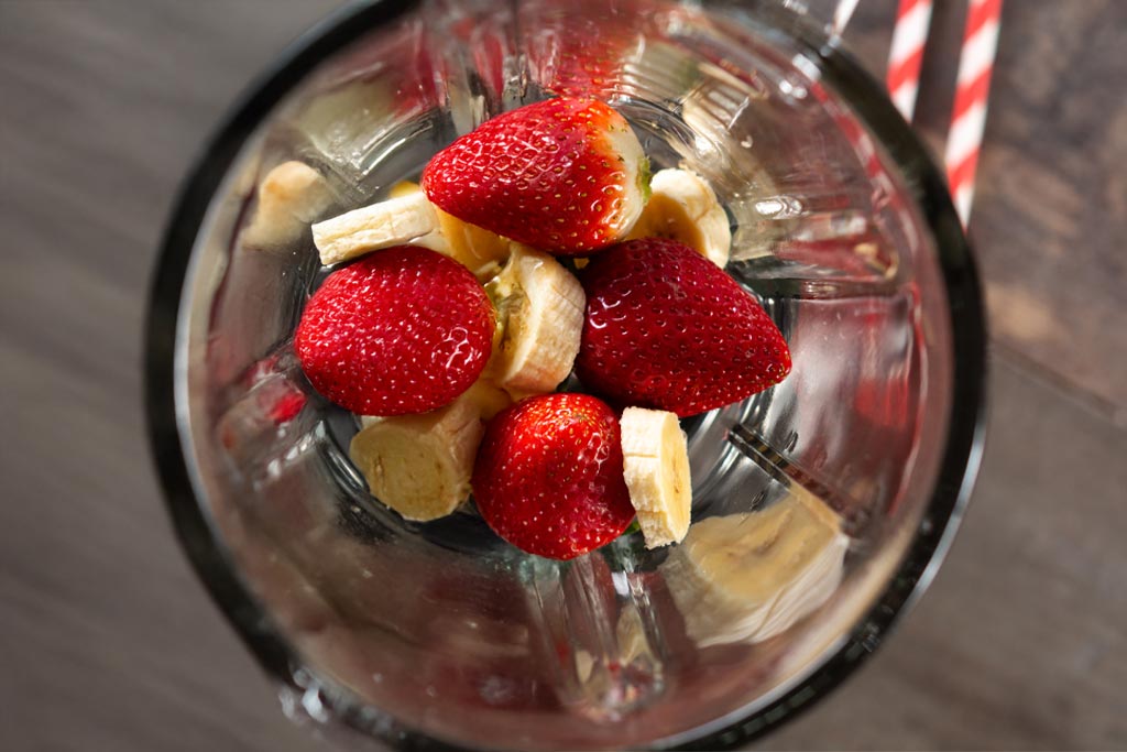 Fıstık Ezmeli Çilekli Muzlu Smoothie Tarifi