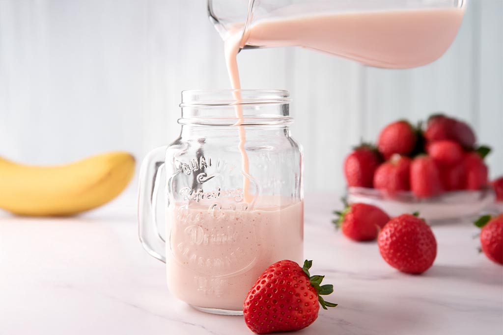 Fıstık Ezmeli Çilekli Muzlu Smoothie Tarifi